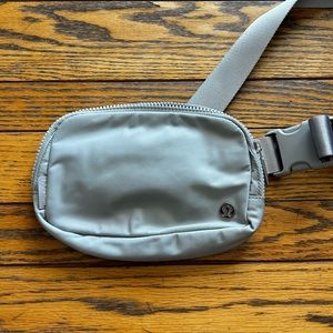 Lululemon Everywhere Belt Bag in light grey